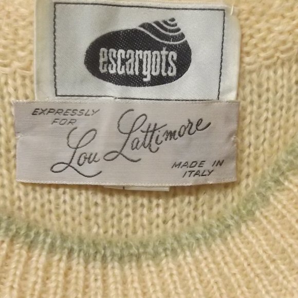 LADIES, MEDIUM PEACHY/PINK COLOR SIDE BURTTON SWEATER/VEST, SLEEVELESS - Picture 2 of 3